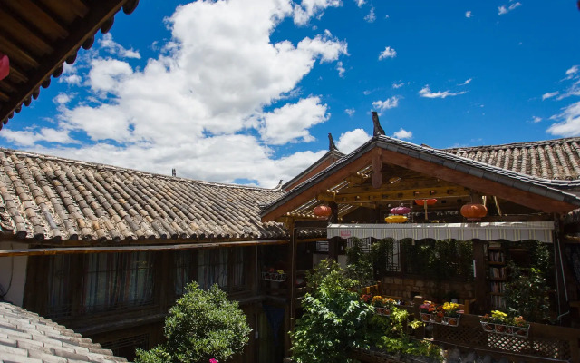 Reed wind among Yododo Inn