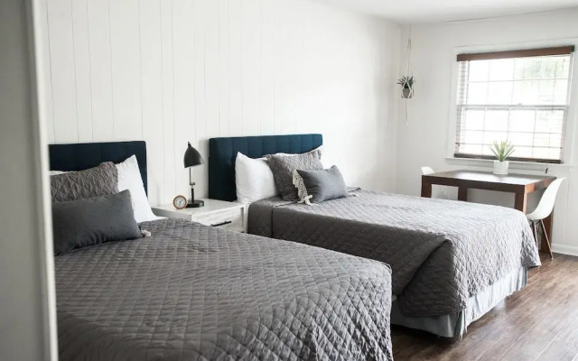 Carriage House Motor Inn