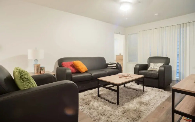 Upstay - Condo With Pool-gym-games-bbq - Walk to Uoft