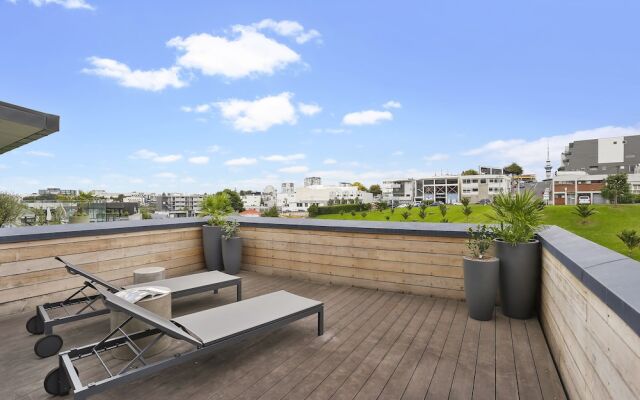 Architectural Parkside Paradise