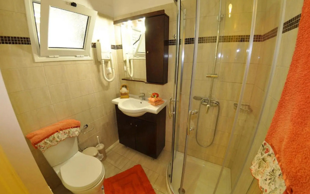 Mazis Apartments