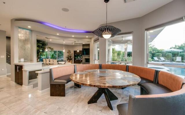 Stunning Private & Modern N. Scottsdale Estate!