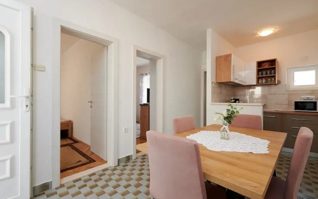 Cozy Downtown Trogir Apartment With Balcony