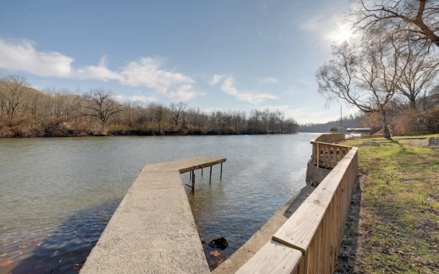 Charming Riverfront Retreat in Monticello!