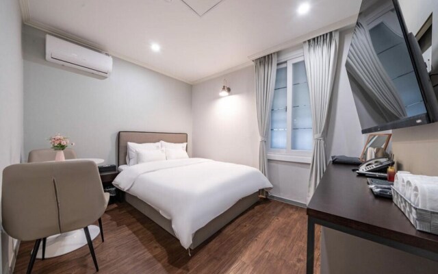Hotel The M