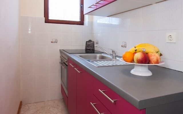 Apartments & Rooms Mikelin