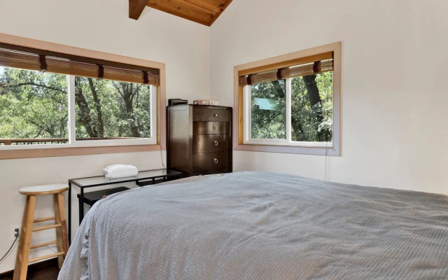 Black OAK Cabin #1977