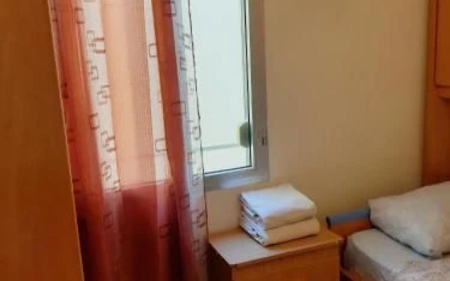 Flat 4-5pax FREE PARKING!!!