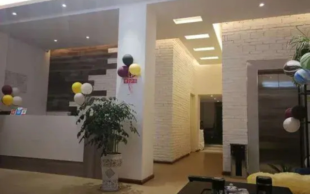 Qujing Zhouzhou Theme Hotel