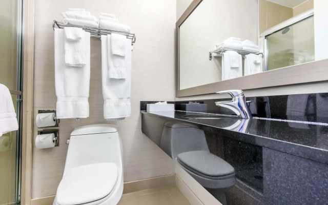 Holiday Inn Express Hotel andamp; Suites Collingwo