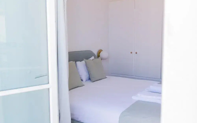 President Pais Apartment