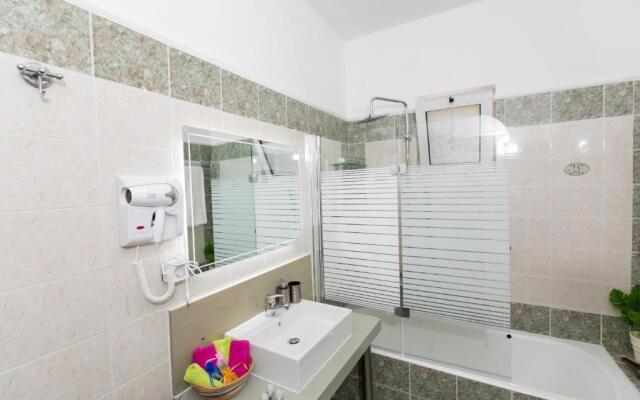 Irini's Sea View House