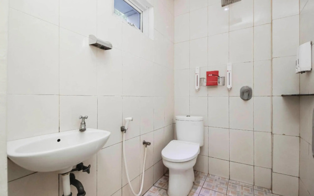 RedDoorz Plus @ Jalan Pemuda Jakarta