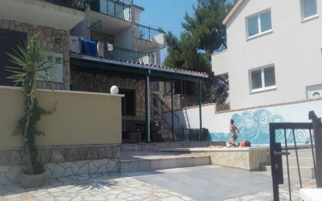 Rina - With Pool - SA5