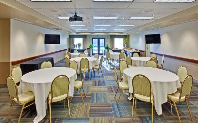 Staybridge Suites Rochester University by IHG