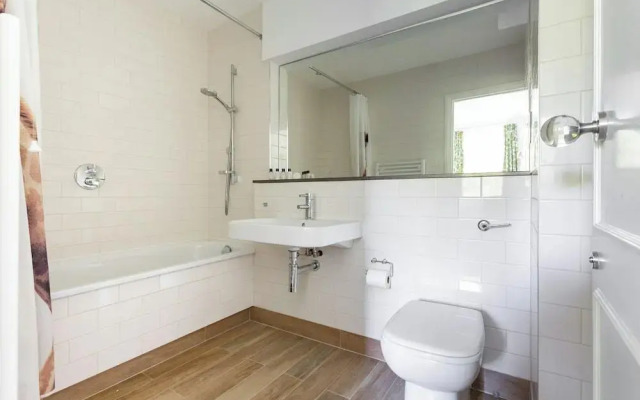 Somerset Square by Onefinestay