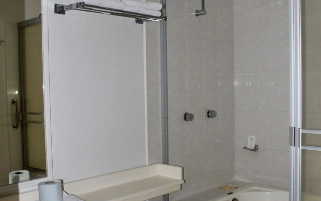 HI Huasteca Inn Hotel