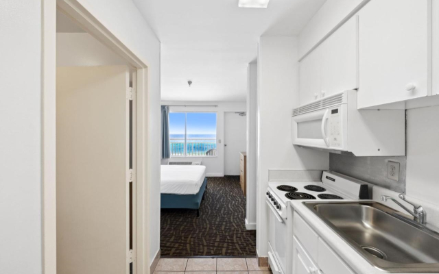 Beach Tower Beachfront Hotel, a By The Sea Resort