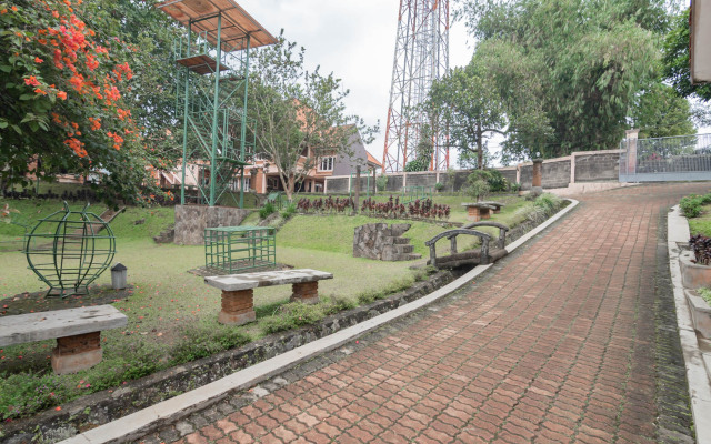 Urbanview Hotel Syariah Insani Cisarua Puncak