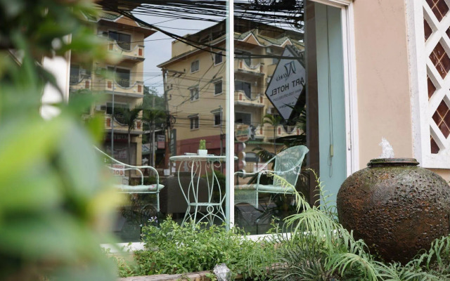 Naris Art Hotel