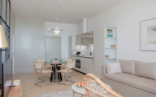 Liiiving in Porto Luxury Beachfront Apartment III