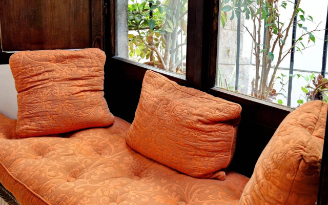 Town House - Treasurerome Collection