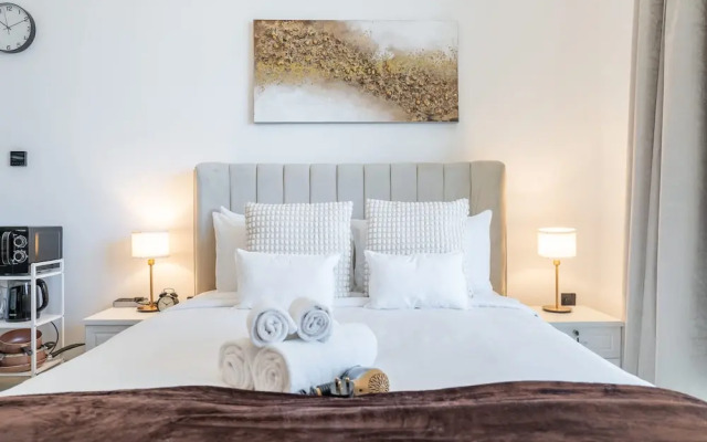 Outstanding Studio in Empire Residence JVC