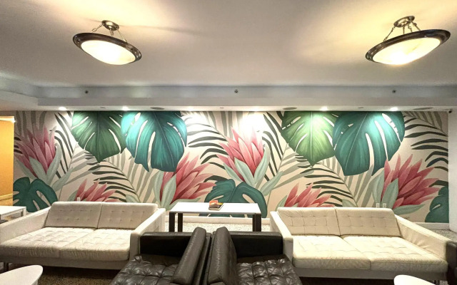 Collins Hotel