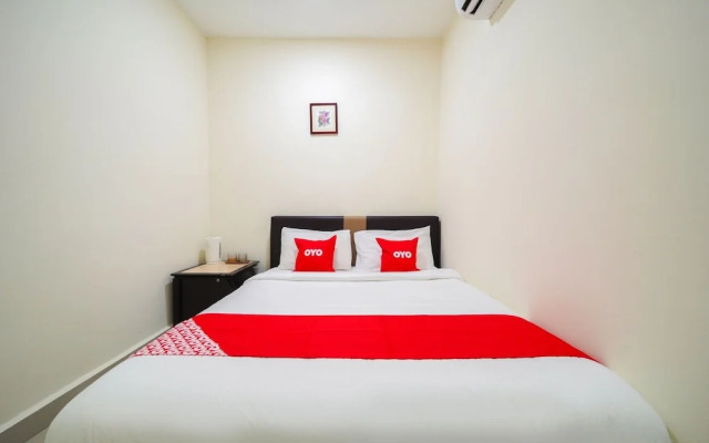 OYO 90011 MN Ferringhi Inn