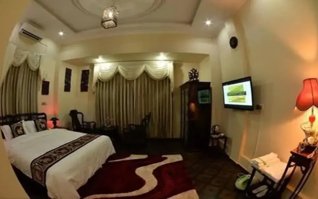 Mandalay Kandawgyi Inn
