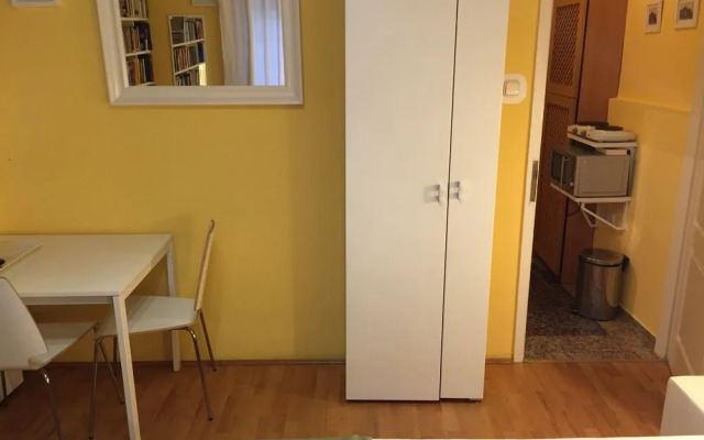 Club Apartments & Rooms