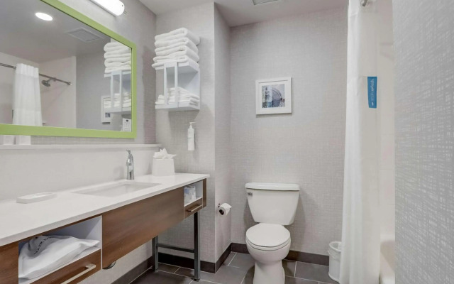 Hampton Inn & Suites Cincinnati Midtown Rookwood