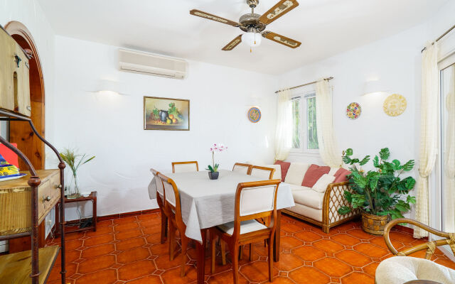 Villa Iris