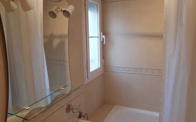 Modern 2 Bedroom Holiday Home