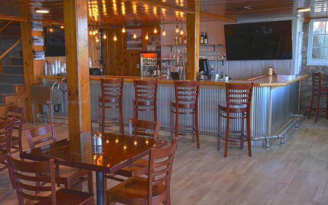 Trappers Landing Lodge