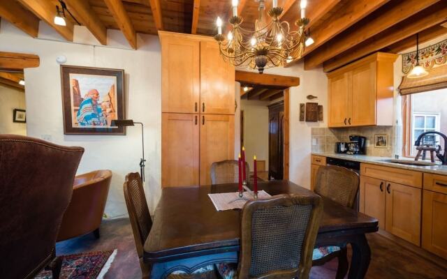 Desert Breeze - Delightful Railyard Adobe, Walk to The Plaza