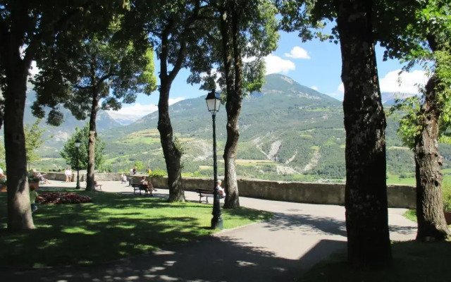 L'HIVERNET, grand Triplex neuf au cœur d'Embrun accès facile