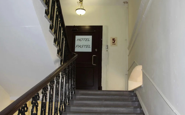 Hotel Pastel on Vosstania 1
