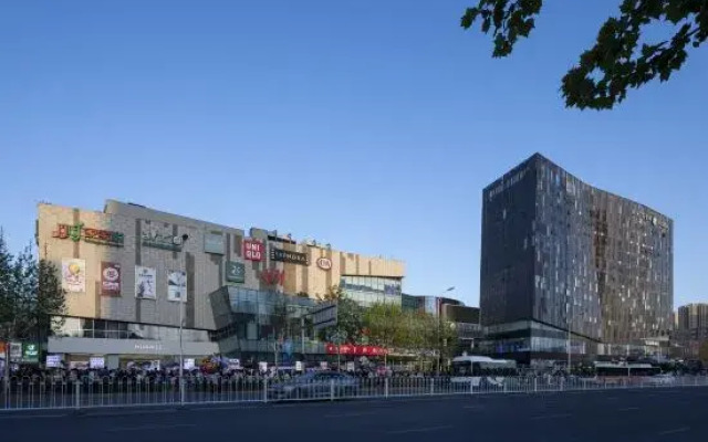 Lanfeng Hotel (Qingdao North Station)