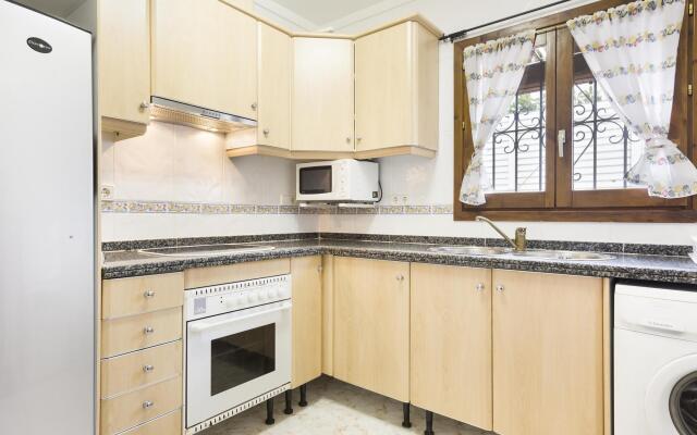 Veni in L'Escala with 3 bedrooms and 1 bathrooms