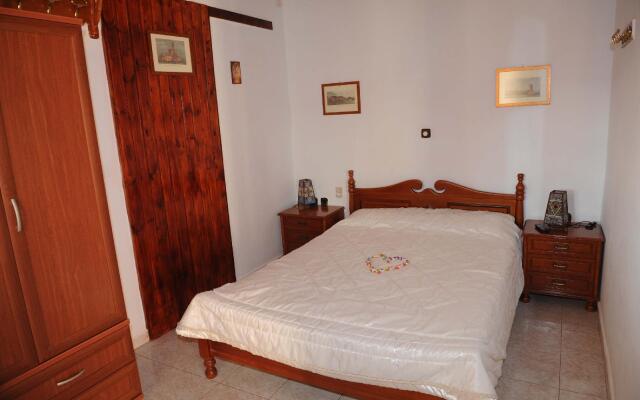 Chrysanthi Studios & Apartments