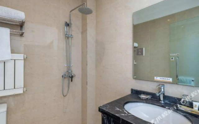 Super 8 Hotel (Chifeng Railway Station Yuanlin Road)