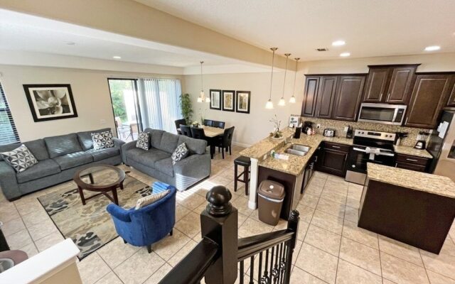 Fountains Retreat 4 Bedroom Condo by RedAwning