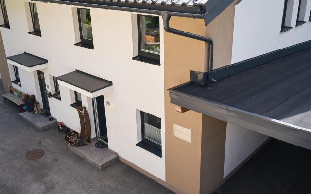 Comfortable Holiday Home in Goldegg - Weng with Whirlpool