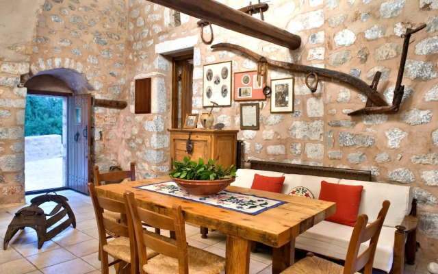 Arapakis Historic Castle