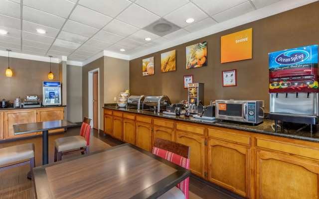 Comfort Suites Visalia Convention Center