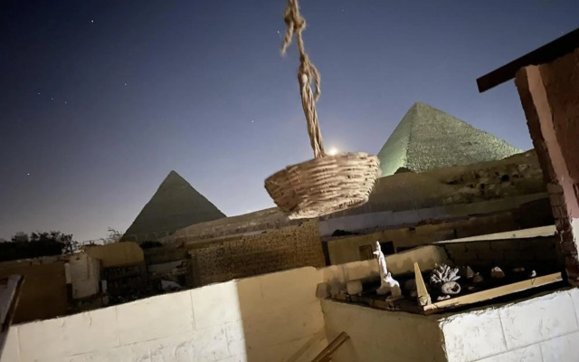 Pyramids lounge