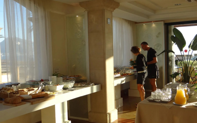 Apartments Galeon Suites