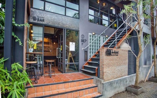 The Arak Bed Bar and Hostel