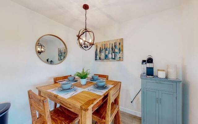 Villa Sunrise 1 Bedroom Condo by RedAwning